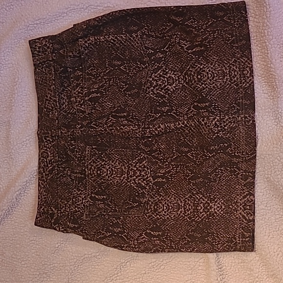 Chaps denim snake print zip front 2 button skirt - Picture 2 of 3